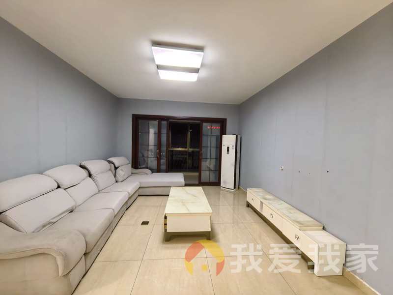 绿湖豪城一期 南北通透，采光好 装修好，环镜优美 近地铁 视野好，诚心出租