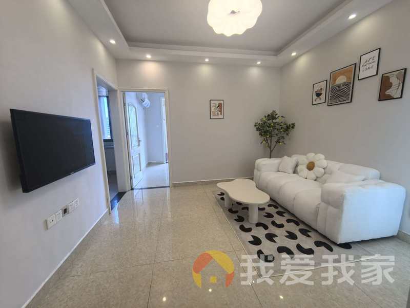 国贸天琴湾西区 南北通透，采光好 装修好，环镜优美 视野好，诚心出售