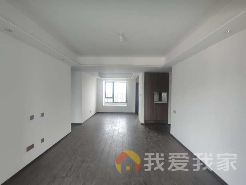 南昌我爱我家龙湖景粼天著 南北通透，采光好 装修好，环镜优美 视野好，诚心出售