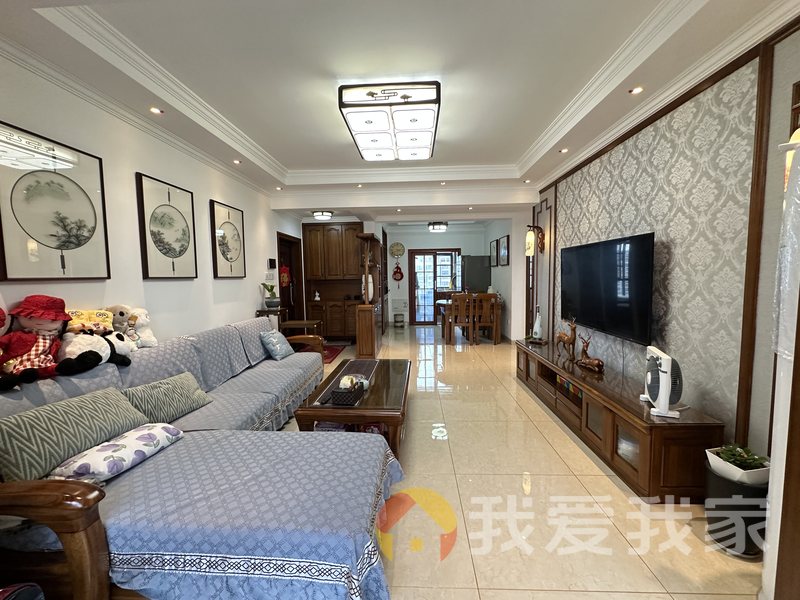 南昌我爱我家世纪朝阳中央城 南北通透，采光好 装修好，环镜优美 视野好，诚心出售