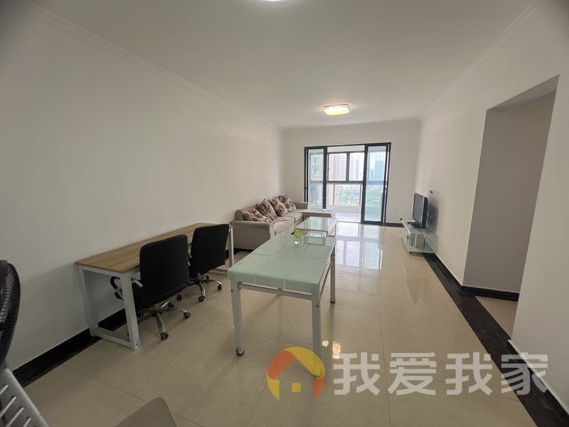 保利香槟国际 南北通透，采光好 近地铁 中间楼层