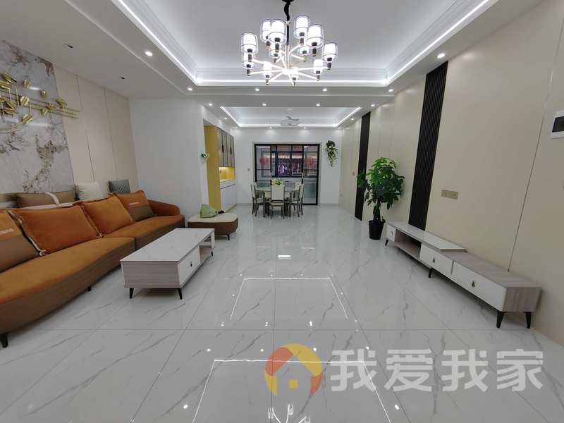 爱国路 南北通透，采光好 装修好，环镜优美 中间楼层