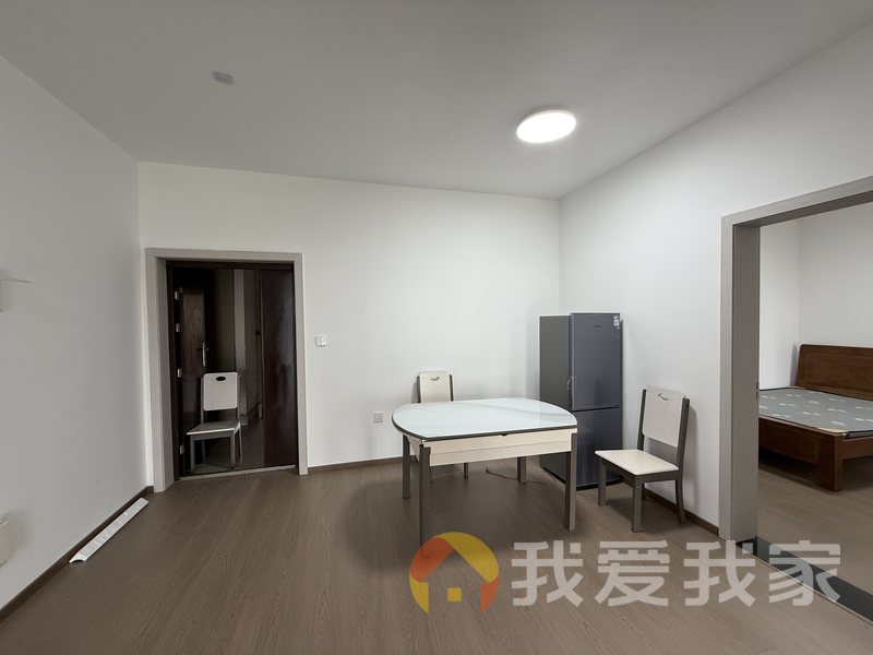 皇冠国际 南北通透，采光好 中间楼层