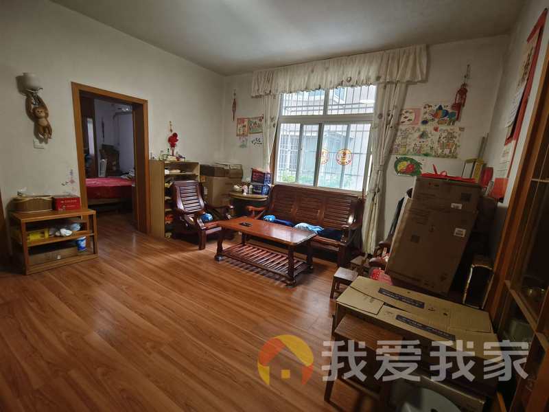 、房型方正、正规居室、可以拎包入住、小区环境安静