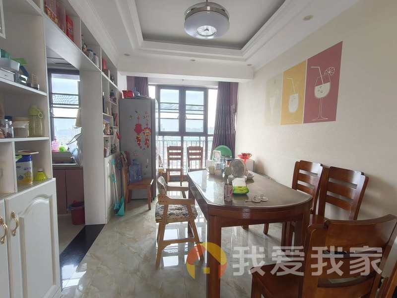 力高君御华府 南北通透，采光好 装修好，环镜优美 中间楼层