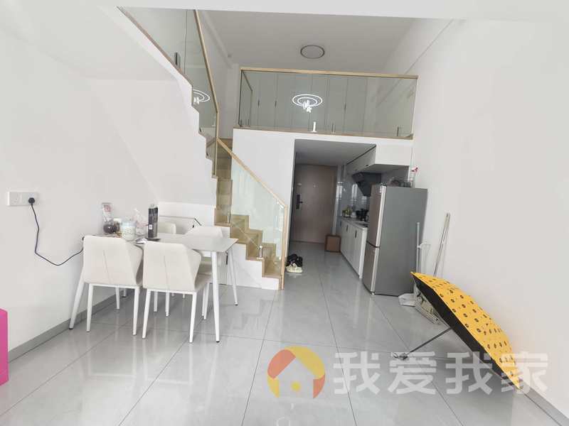 华润万象汇 南北通透，采光好 装修好，环镜优美 近地铁 中间楼层