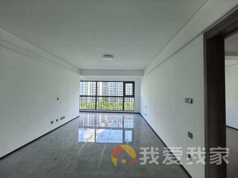 中海左岸国际 南北通透，采光好 装修好，环镜优美 周边匹套完善，，出行方便