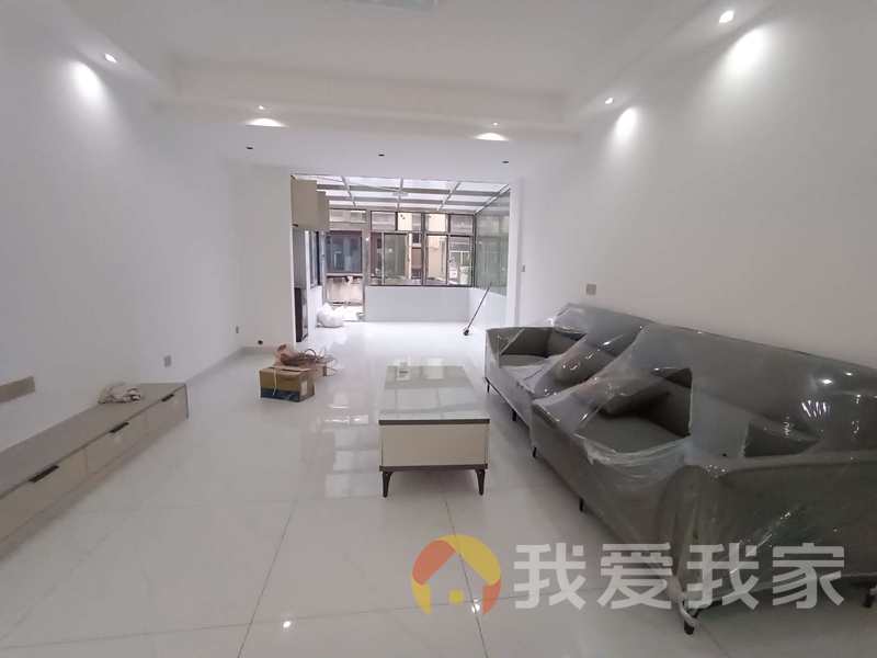 永通澄湖国际街区四期 南北通透，采光好 装修好，环镜优美 视野好，诚心出租