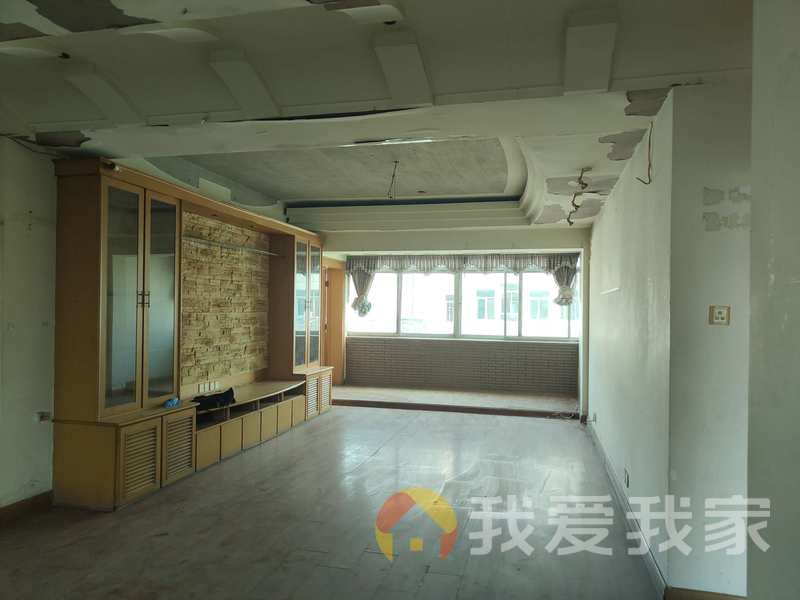 空港花苑 南北通透，采光好 视野好，诚心出售