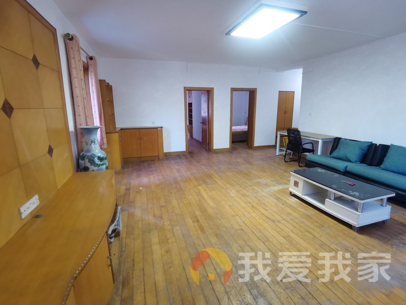 岔道口西路29号土产公司宿舍 南北通透，采光好 装修好，环镜优美 近地铁 中间楼层