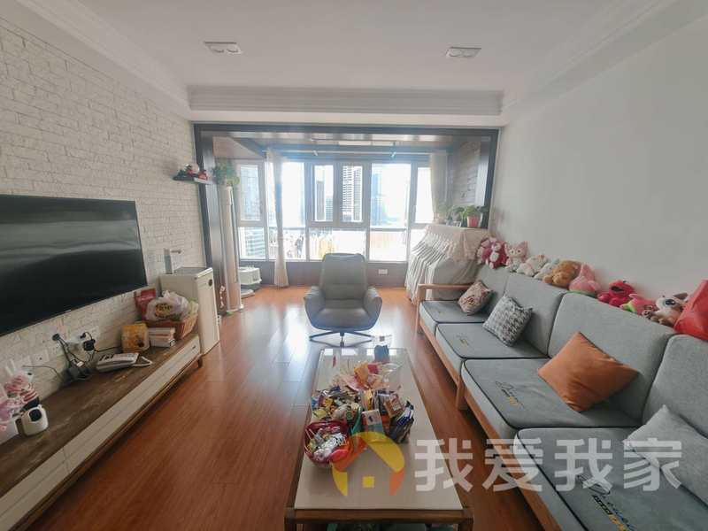南昌我爱我家绿地外滩公馆 南北通透，采光好 装修好，环镜优美 近地铁 视野好，诚心出售