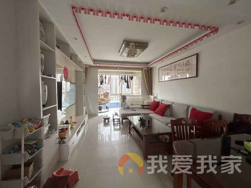 巢蓝郡 南北通透，采光好 装修好，环镜优美 近地铁 中间楼层