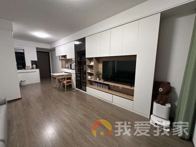 中海左岸澜庭 南北通透，采光好 装修好，环镜优美 视野好，诚心出租