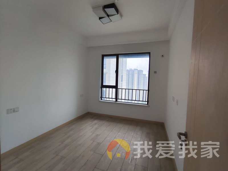 幸福誉品 南北通透，采光好 装修好，环镜优美 视野好，诚心出售