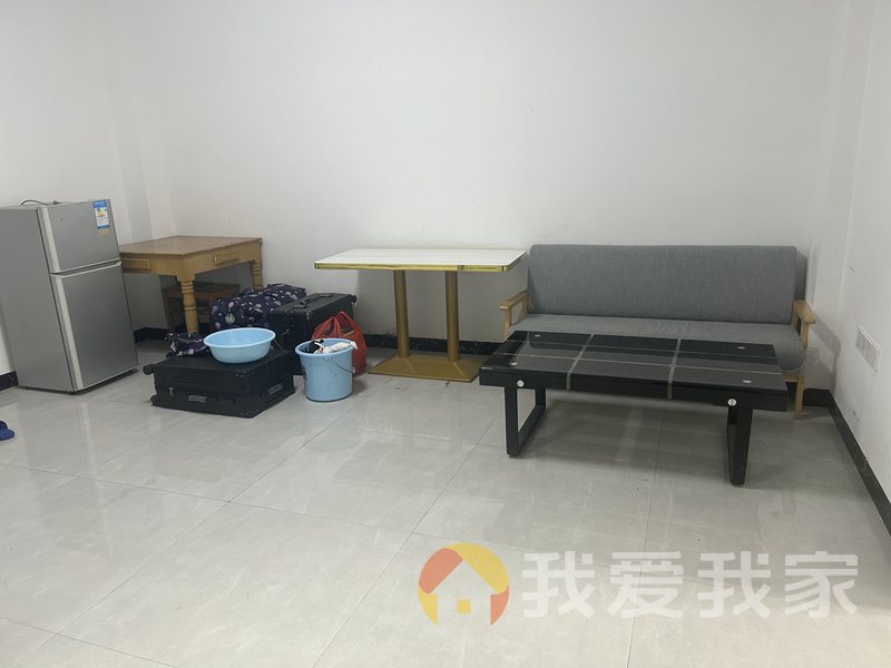 南莲华庭 装修好，环镜优美 中间楼层