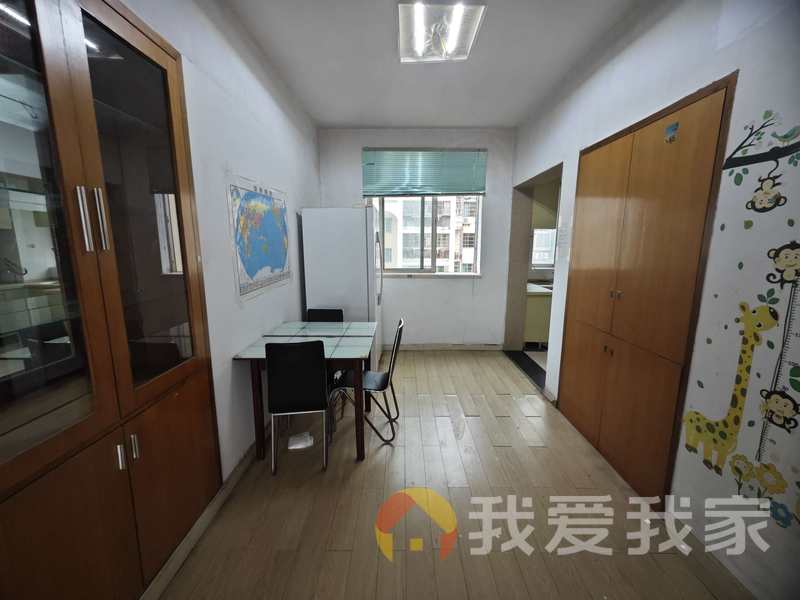 红谷滩卫东花园二期 南北通透，采光好 装修好，环镜优美 近地铁 视野好，诚心出售