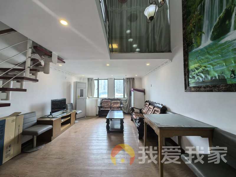 盛汇城市广场 南北通透，采光好 装修好，环镜优美 周边匹套完善，，出行方便