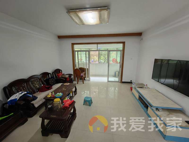 红谷世纪花园C区 南北通透，采光好 装修好，环镜优美 近地铁 视野好，诚心出售