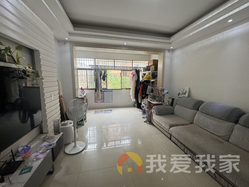 三星名居 南北通透，采光好 装修好，环镜优美 中间楼层