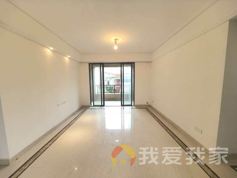 保利金香槟 南北通透，采光好 装修好，环镜优美 近地铁 周边匹套完善，，出行方便
