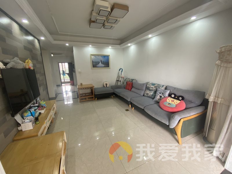 友邦皇家公馆 南北通透，采光好 装修好，环镜优美 近地铁 周边匹套完善，，出行方便