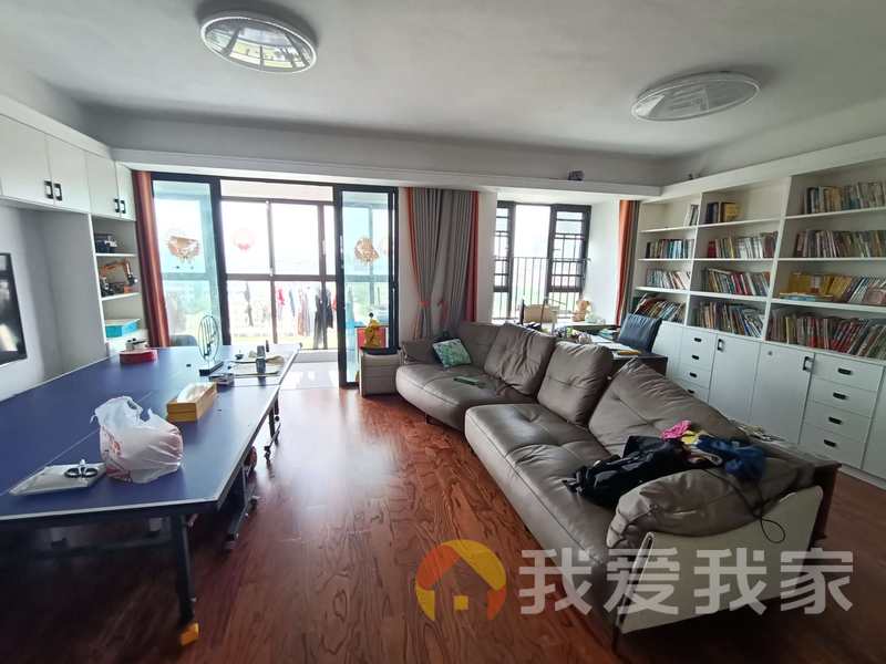 鸿海溪园 南北通透，采光好 装修好，环镜优美 周边匹套完善，，出行方便