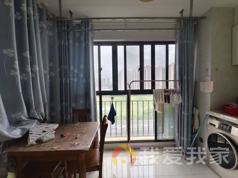 蔚蓝郡 南北通透，采光好 装修好，环镜优美 中间楼层