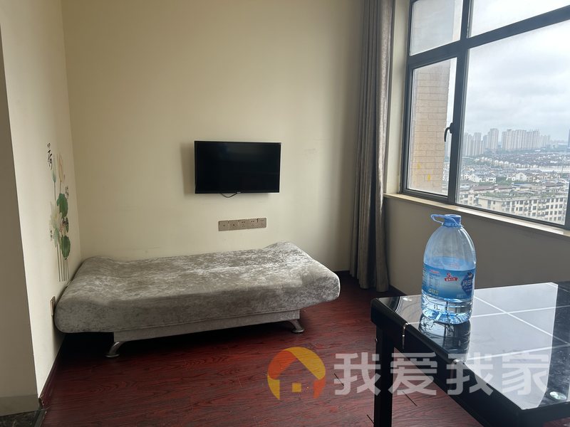 南莲华庭 装修好，环镜优美 中间楼层