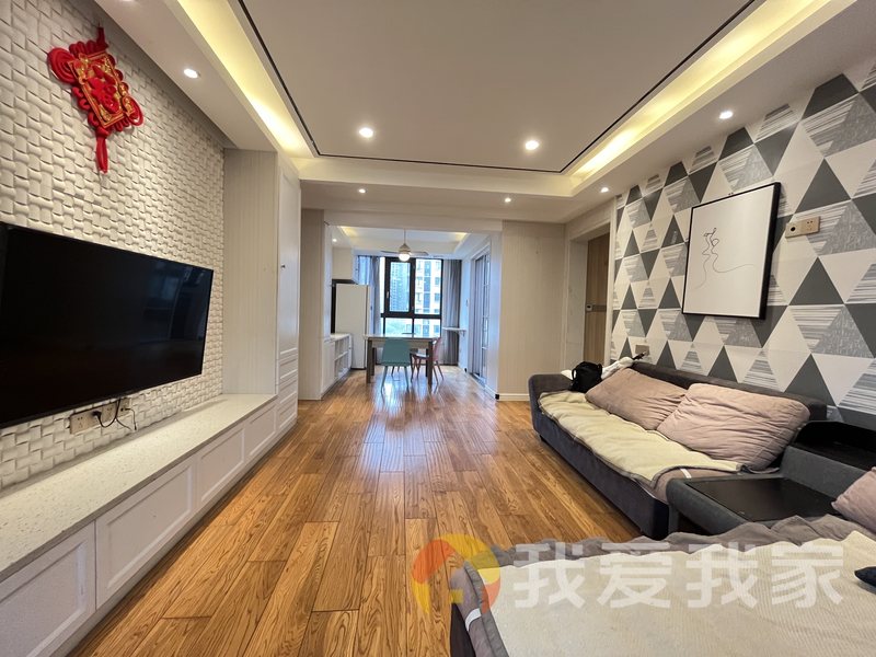 国贸春天 南北通透，采光好 装修好，环镜优美 周边匹套完善，，出行方便