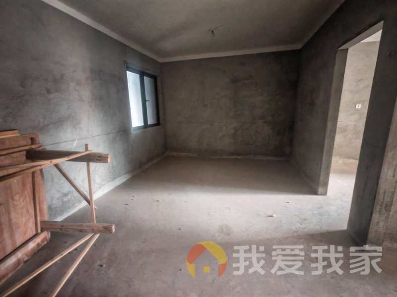 绿地象南中心(南浦锦城) 南北通透，采光好 装修好，环镜优美 视野好，诚心出售