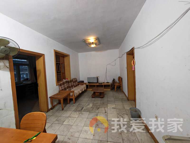 永叔路64号市容局宿舍 南北通透，采光好 装修好，环镜优美 视野好，诚心出售