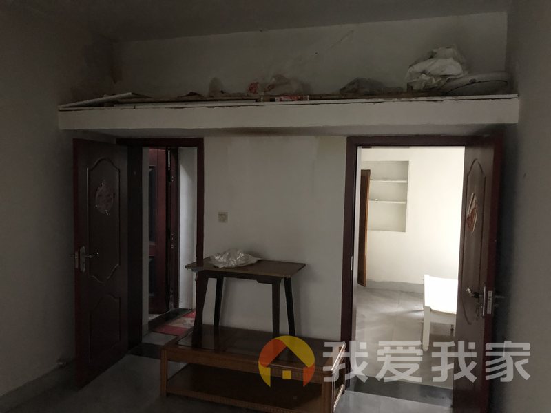 江纺住宅七区 南北通透，采光好 装修好，环镜优美 中间楼层