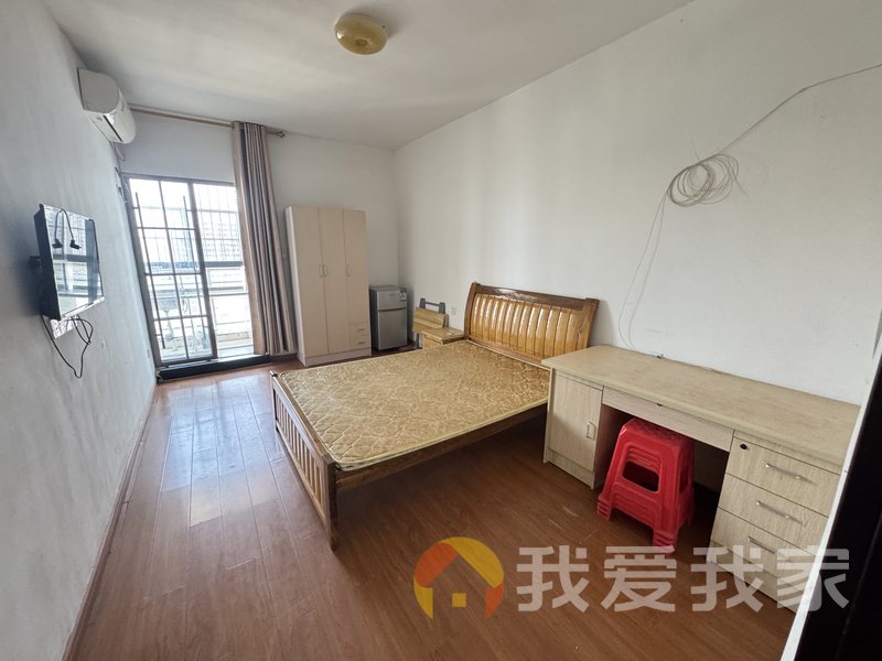 百城晶典 南北通透，采光好 装修好，环镜优美 中间楼层
