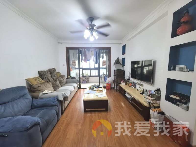 保利金香槟 南北通透，采光好 装修好，环镜优美 近地铁 视野好，诚心出售