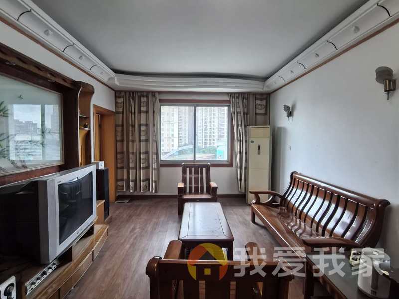 青山南路油脂化工厂宿舍 南北通透，采光好 装修好，环镜优美 近地铁 视野好，诚心出租