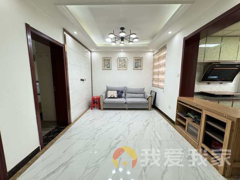 康桥绿城C区 南北通透，采光好 装修好，环镜优美 中间楼层