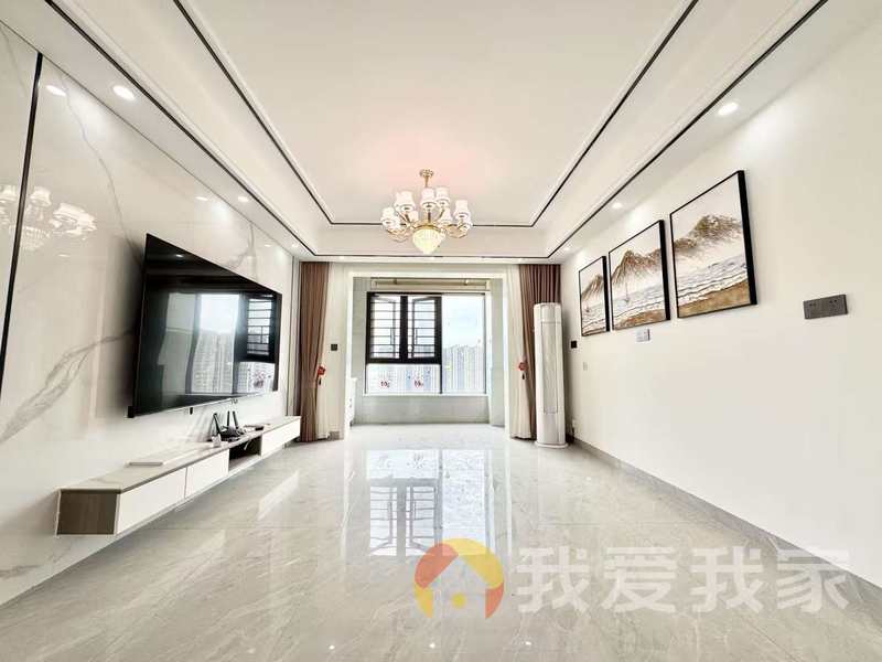 南昌我爱我家绿地国际博览城二期博伟 南北通透，采光好 装修好，环镜优美 近地铁 视野好，诚心出售