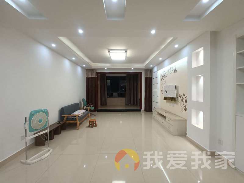 幸福时光四期 南北通透，采光好 装修好，环镜优美 视野好，诚心出售