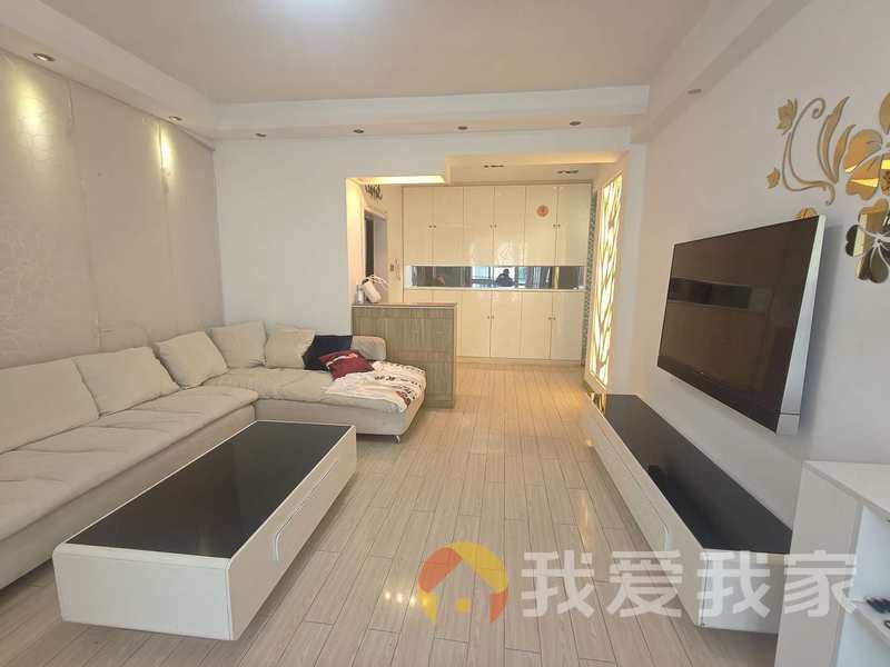 水岸菁华 南北通透，采光好 装修好，环镜优美 近地铁 视野好，诚心出售