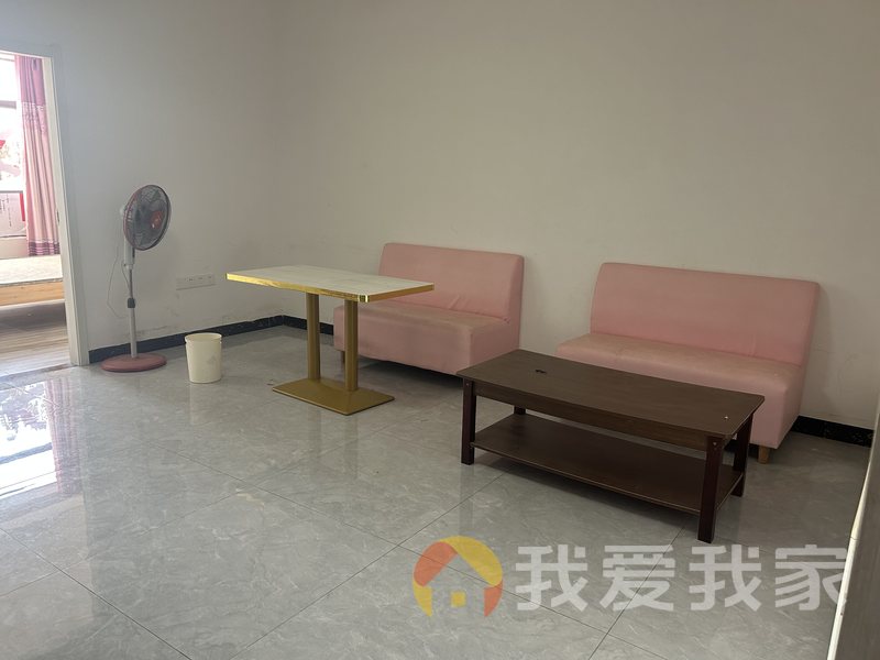 南莲华庭 南北通透，采光好 中间楼层
