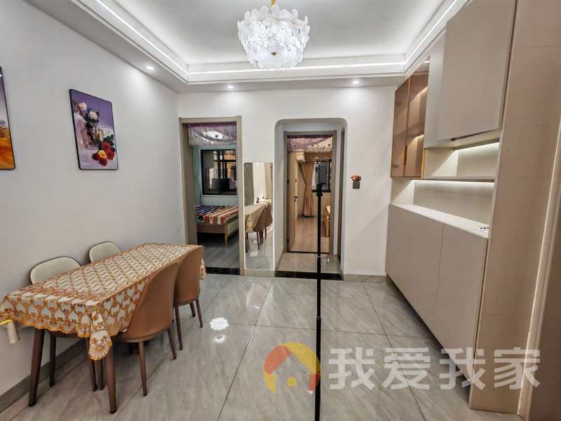 青山南路305号附2号税务局宿舍 南北通透，采光好 装修好，环镜优美 近地铁 视野好，诚心出售