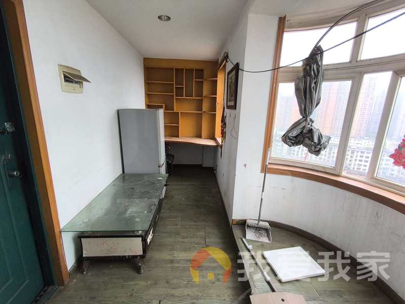 自由都 南北通透，采光好 装修好，环镜优美 近地铁 视野好，诚心出售