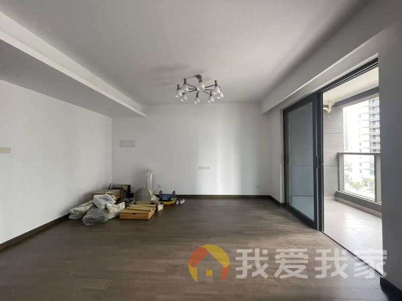 南昌我爱我家新力樘悦精装三房，南师外国语书包，横厅大阳台，诚心出售