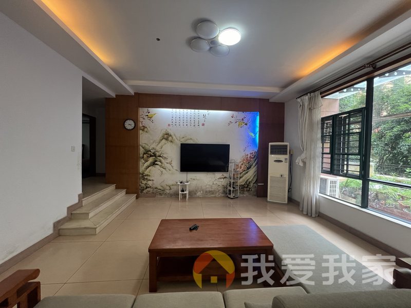 万科四季花城南区君子兰苑 南北通透，采光好 装修好，环镜优美 视野好，诚心出售