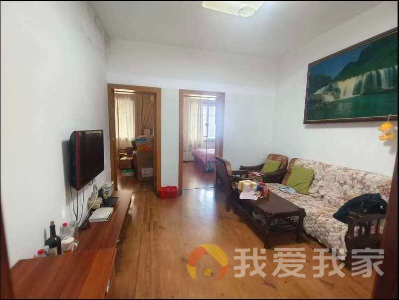 洪都中大道50号塑料厂宿舍 南北通透，采光好 装修好，环镜优美 视野好，诚心出售