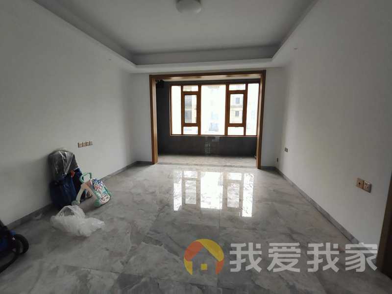 湖畔学苑 南北通透，采光好 装修好，环镜优美 视野好，诚心出售