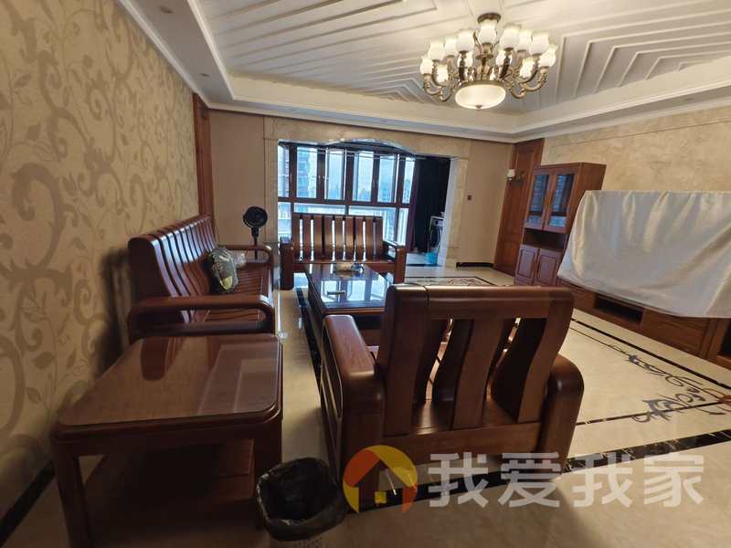 南昌我爱我家紫金城红郡 南北通透，采光好 装修好，环镜优美 中间楼层