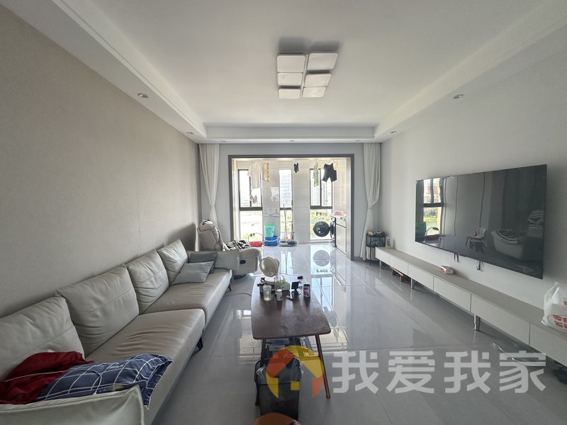 正荣大湖之都天镜 南北通透，采光好 装修好，环镜优美 近地铁 周边匹套完善，，出行方便