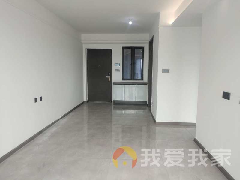 绿梦洪州书院 南北通透，采光好 装修好，环镜优美 中间楼层