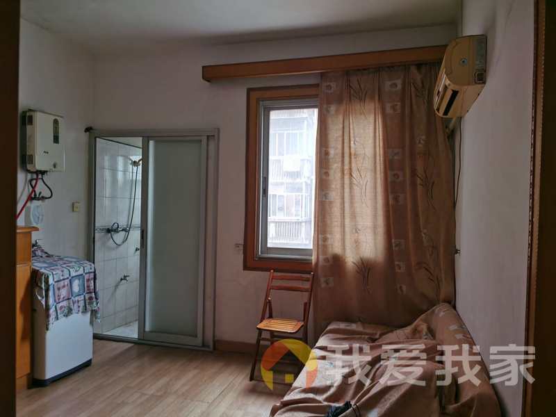洪都大院一区 南北通透，采光好 中间楼层
